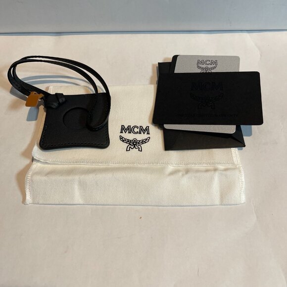 Logo Print Leather Air Tag Luggage Tag - Black - NWOT - Picture 3 of 4